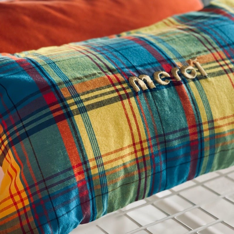 moutty Le coussin madras bleu / broderie merci LE COUSSIN MADRAS BRODÉ