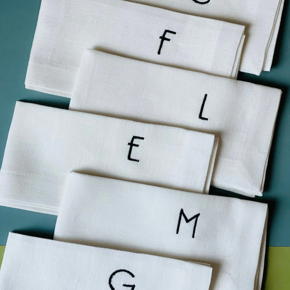 serviette de table personnalisée personnalisable broderie prénom texte logo cadeau personnalisé