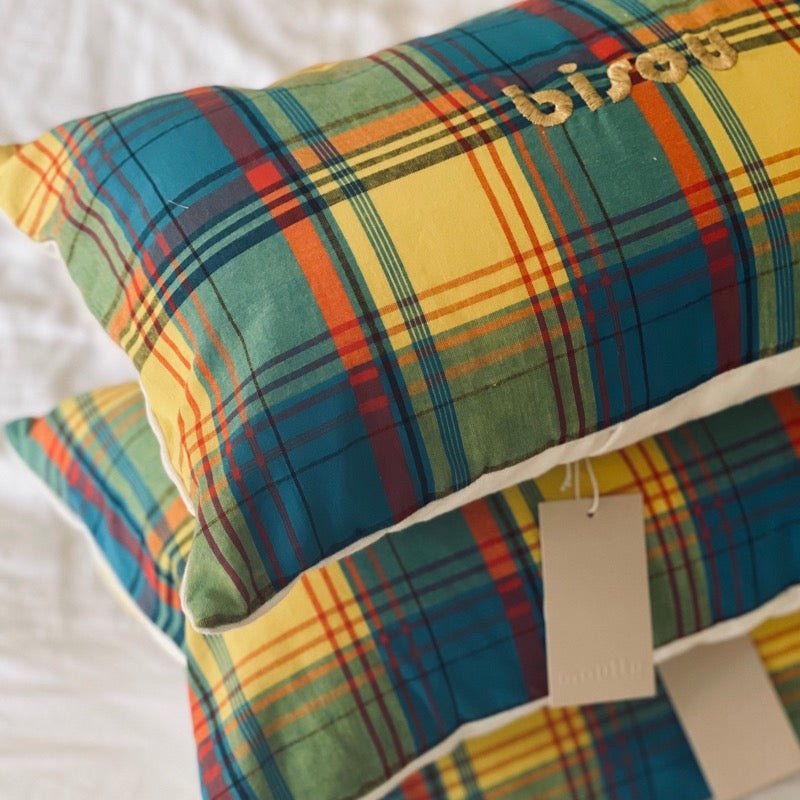moutty Le coussin madras bleu / broderie bisou LE COUSSIN MADRAS BRODÉ