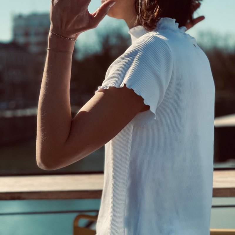 t-shirt blanc col volant froufrou cotelé