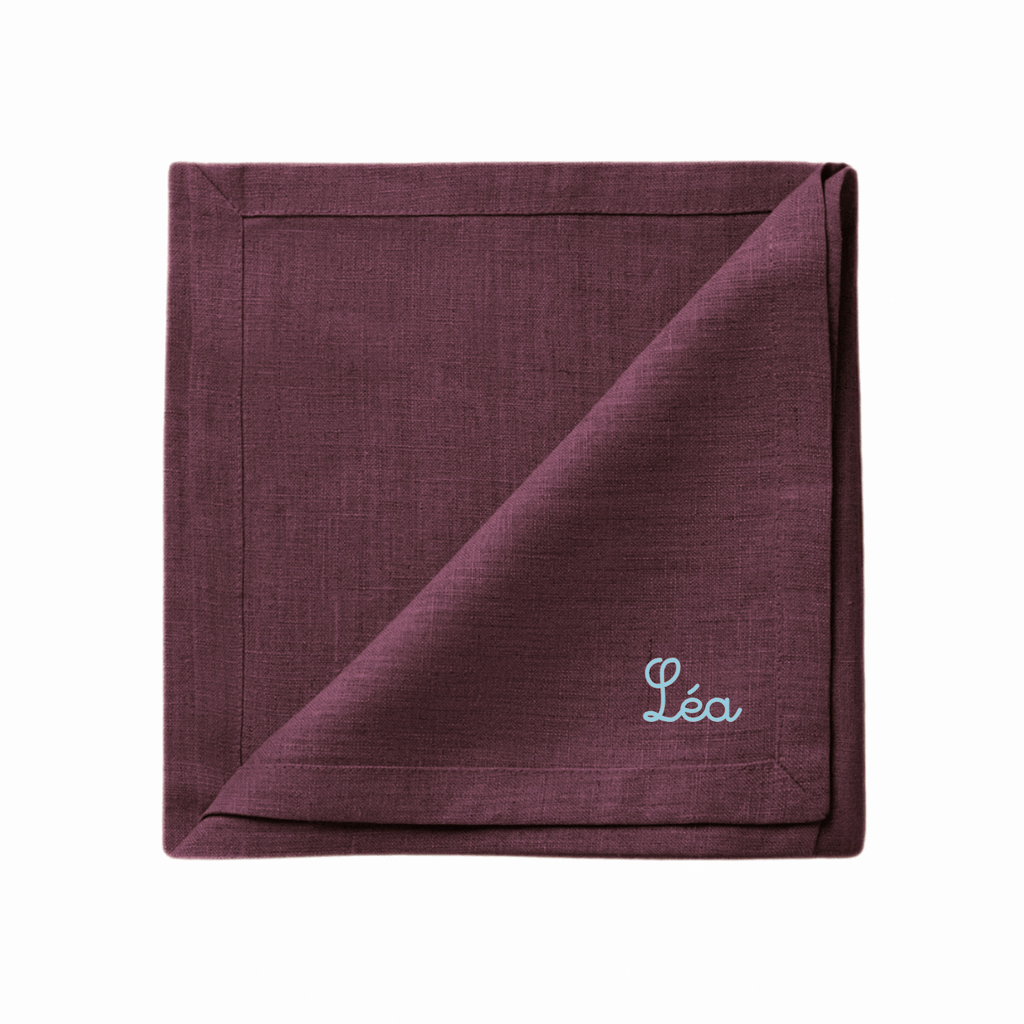 serviette de table avec une broderie prénom texte personnalisation serviette de table personnalisable