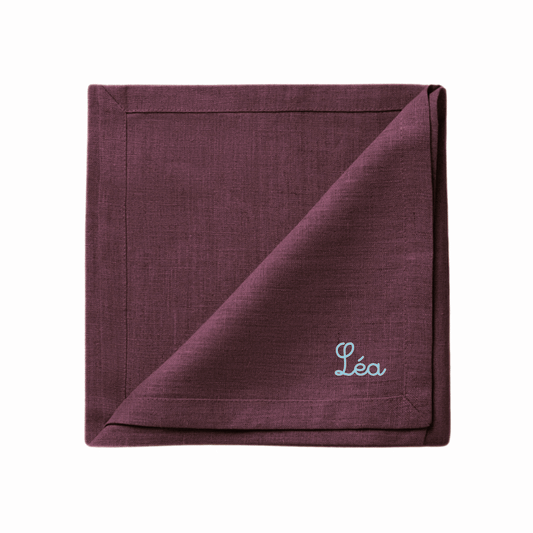 serviette de table avec une broderie prénom texte personnalisation serviette de table personnalisable