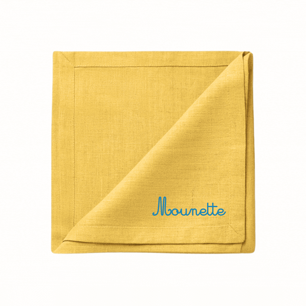 serviette de table avec une broderie prénom texte personnalisation serviette de table personnalisable