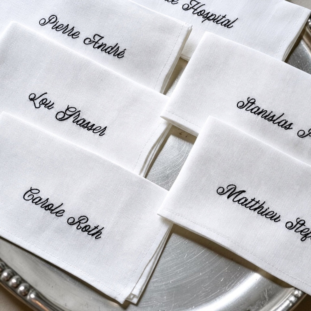 PERSONALISIERTE STOFFSERVIETTE MIT DEN VORNAMEN IHRER GÄSTE – HOCHZEIT