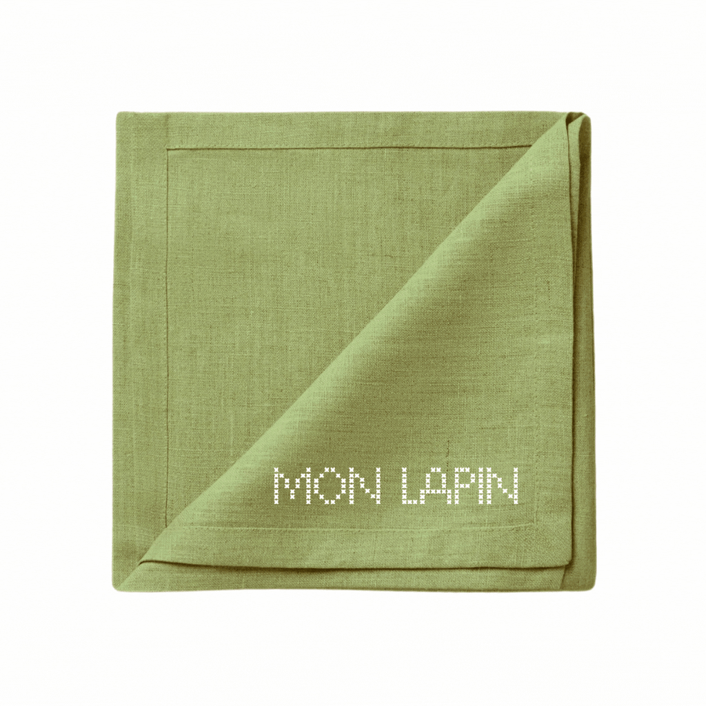 serviette de table avec une broderie prénom texte personnalisation serviette de table personnalisable