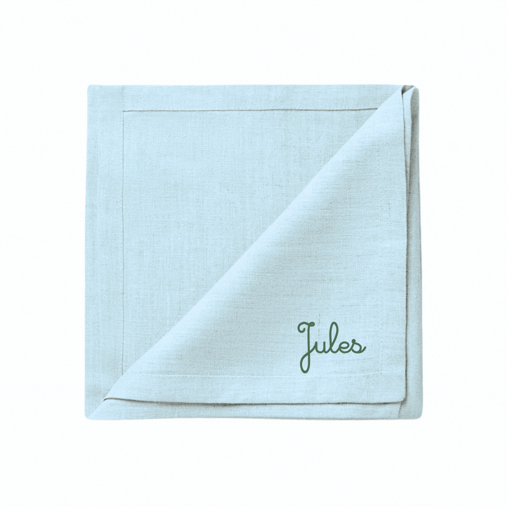 serviette de table avec une broderie prénom texte personnalisation serviette de table personnalisable