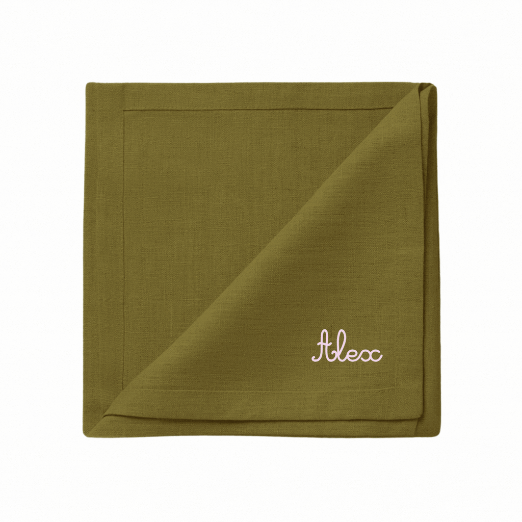 serviette de table avec une broderie prénom texte personnalisation serviette de table personnalisable