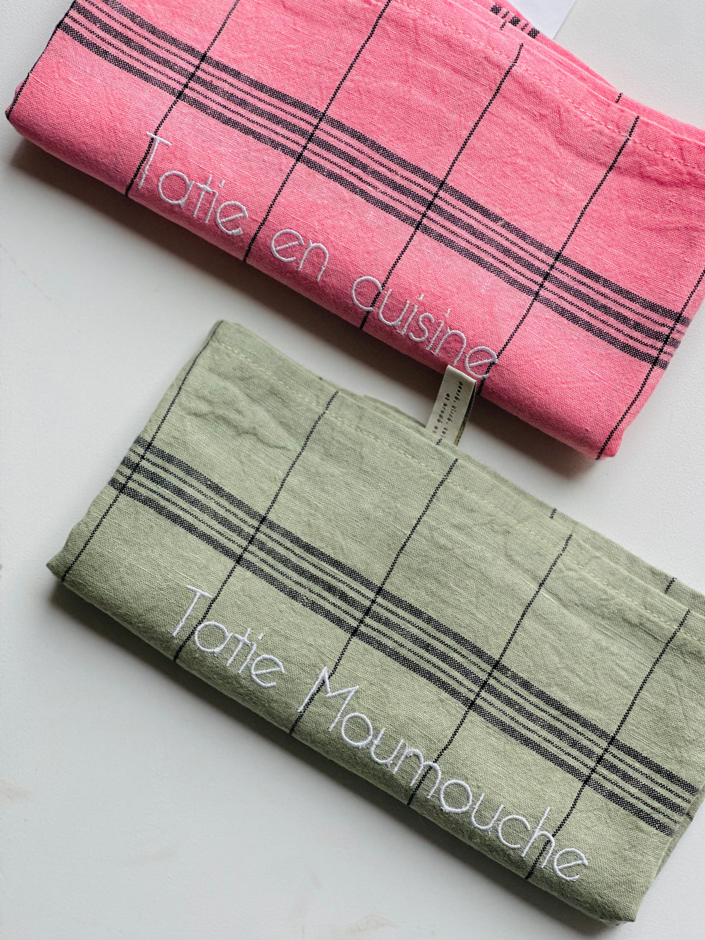 Torchon personnalisé en lin avec broderie prénom initiales
