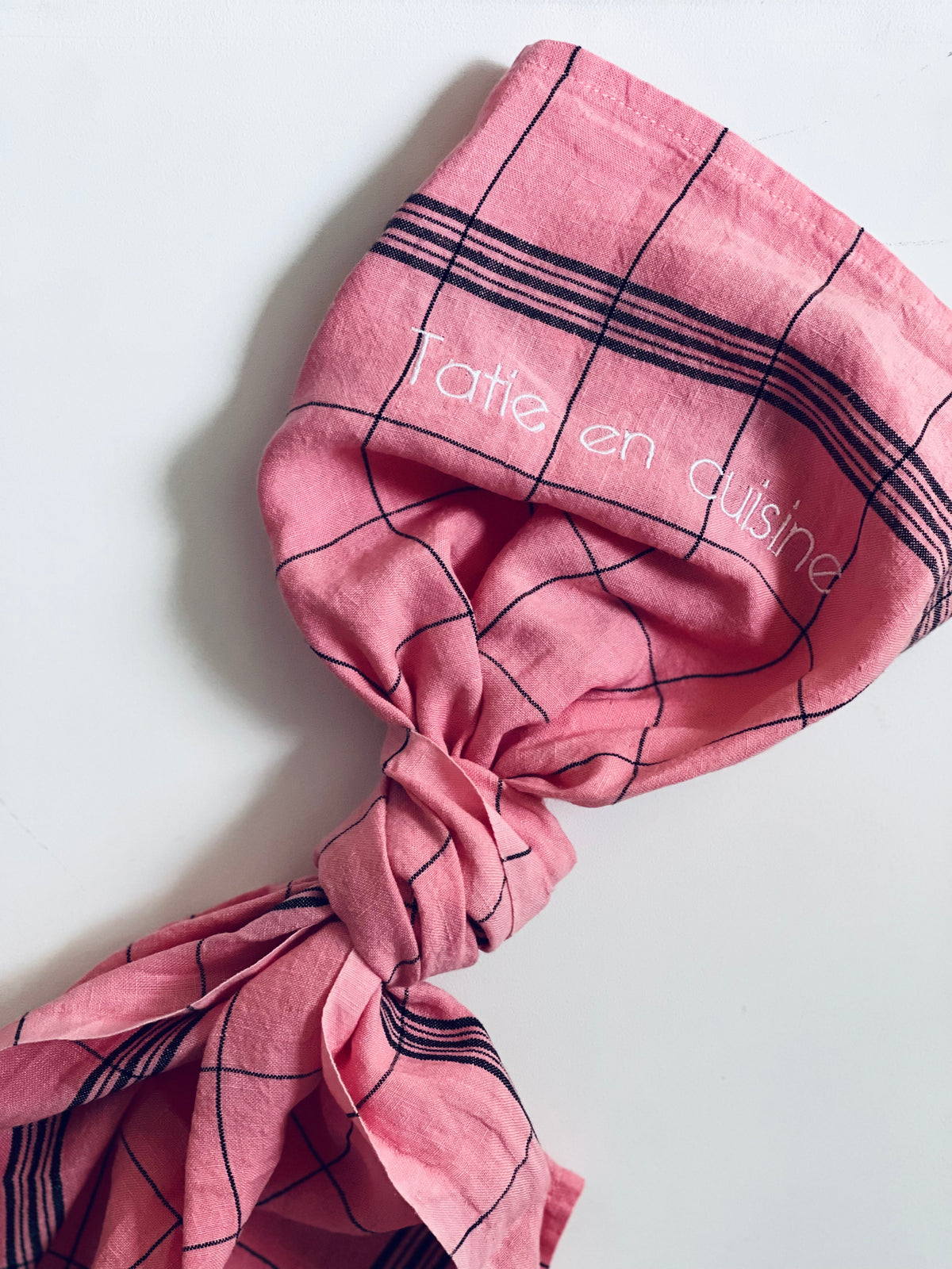 Torchon personnalisé en lin avec broderie prénom initiales
